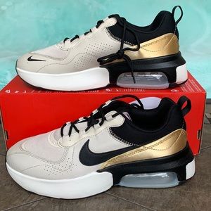 NIKE WMNS AIR MAX VERONA
